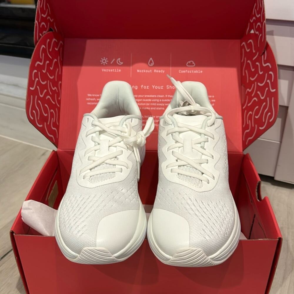 Lane-Eight NWT The Relay Trainer W Sneakers made with recycled Material.